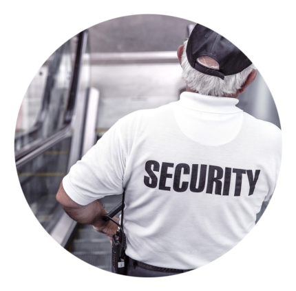 Bescherming van kantoren, bedrijfsgebouwen, zorginstellingen en overheidslocaties. Onze beveiligers zorgen voor toezicht, toegangscontrole en een veilige werkomgeving.